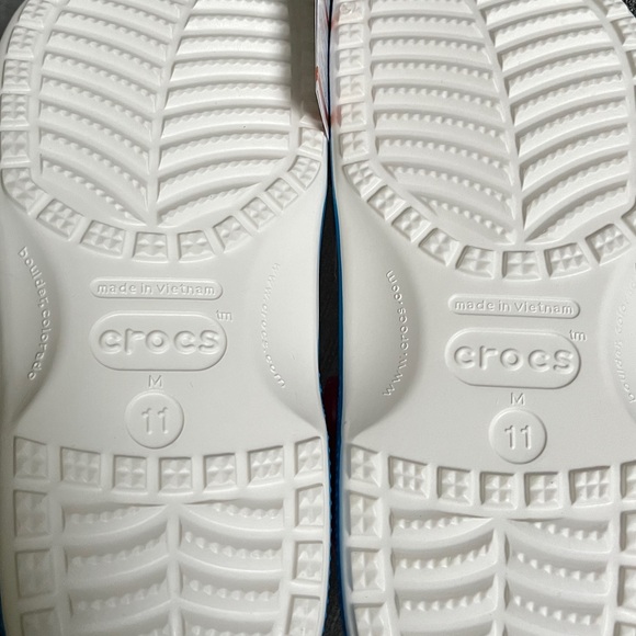 NEW Hello Kitty x CROCS Men’s 11 & 13